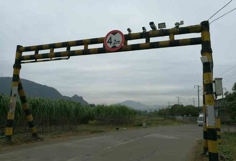 阿坝对开式限高架